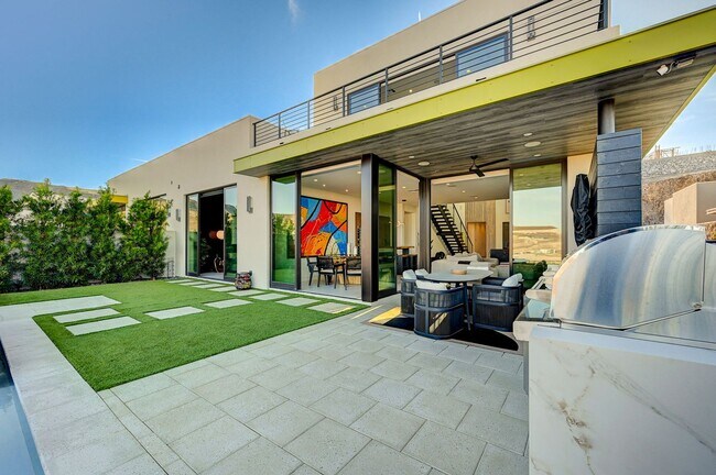 Building Photo - Amazing Golf Course and Las Vegas Valley V...