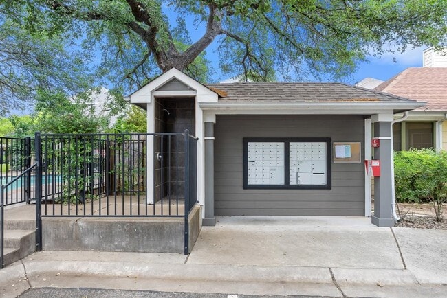 Building Photo - 6704 Menchaca Rd
