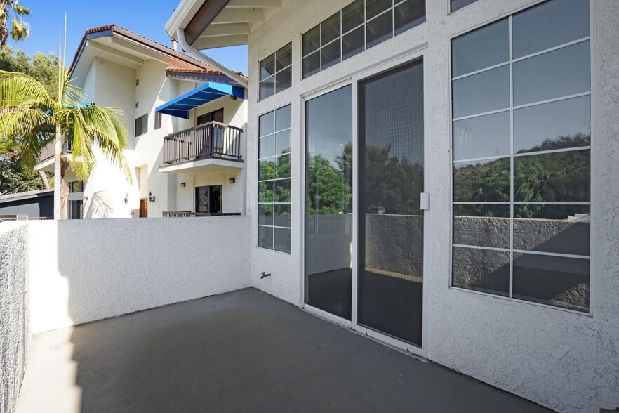 Building Photo - Experience Modern Luxury in this Stunning 4-Bedroom Smart Home in the Heart of 90027