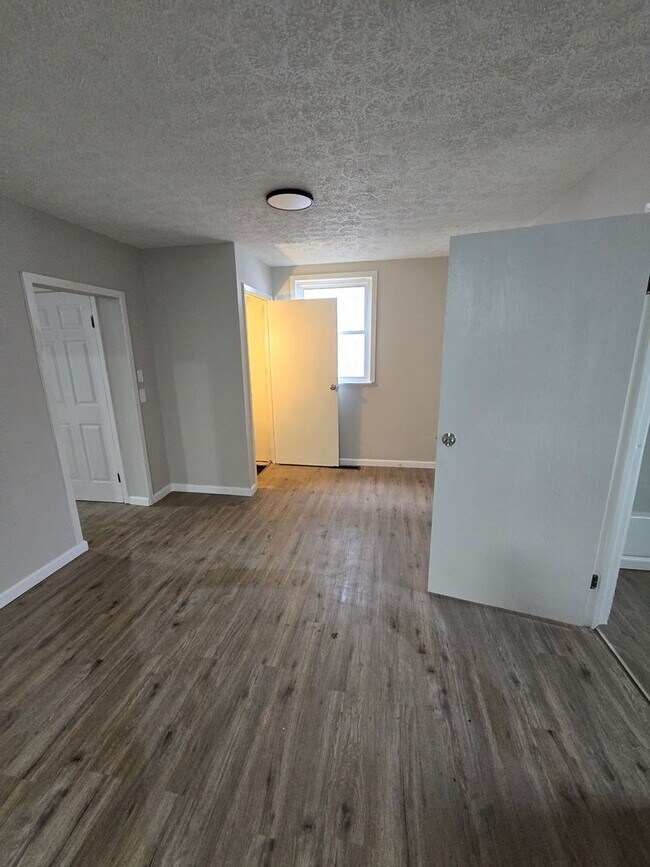 Building Photo - 4 BEDROOM SINGLE FAMILY HOME