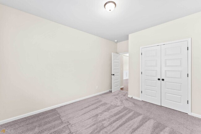 Building Photo - 755 Lakehaven Ln