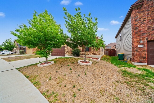 Building Photo - Stylish 3BR + Flex Home with Solar Near Randolph AFB - Realtor Commission: $500