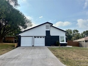 Building Photo - 1103 Stratford Cove