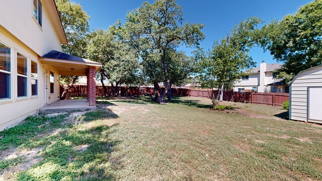 Building Photo - PRICE IMPROVEMENT IN WHITE ROCK $1,995!!!!