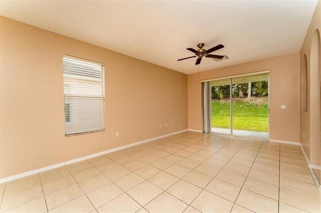 Building Photo - 806 SW Rocky Bayou Terrace