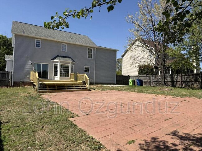 Building Photo - 804 Falling Wind Ct