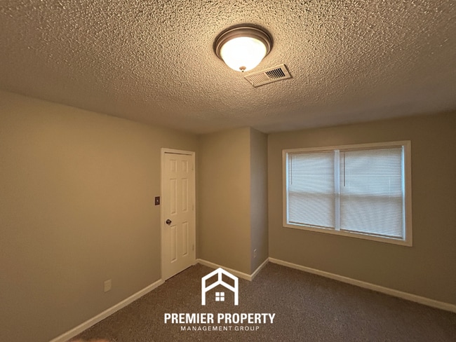 Building Photo - Spacious 5 Bedroom Home for Rent in Southaven, MS | Hardwood Floors, Fireplace & Fenced Yard