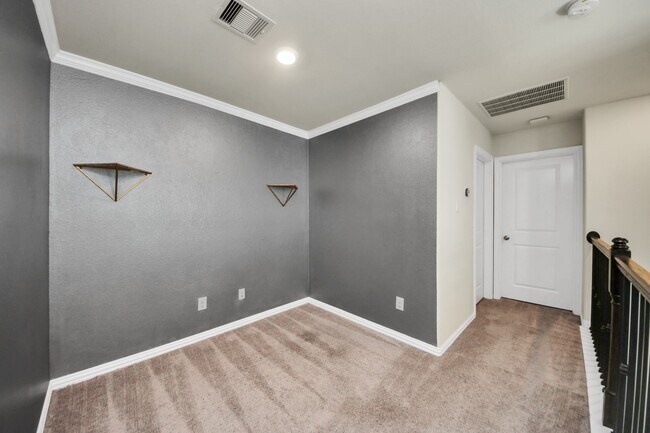 Building Photo - 1715 Ryon Falls Dr