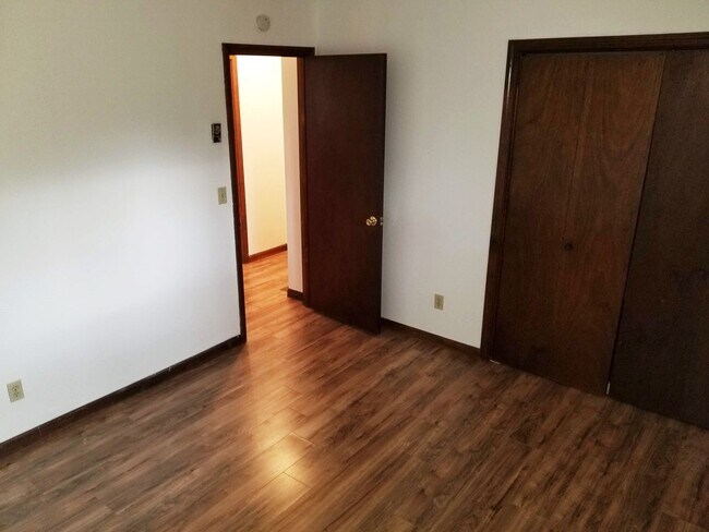 Building Photo - $200 OFF 1st Month! Updated 2 Bed, 1 Bath Townhouse next to NAU!! Students & Sm. Pets OK !! Avail...