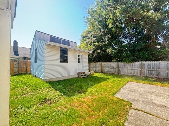 Building Photo - PET-FRIENDLY, THREE-BEDROOM IN SURFSIDE BEACH'S CAROPINES COMMUNITY IS AVAILABLE NOW!