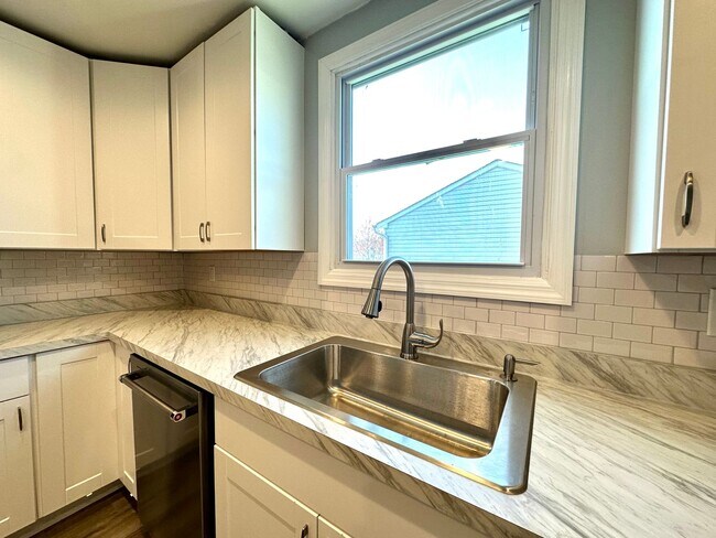 Building Photo - Charming 3 Bedroom/1 Bathroom Home in Essex, Baltimore, MD!