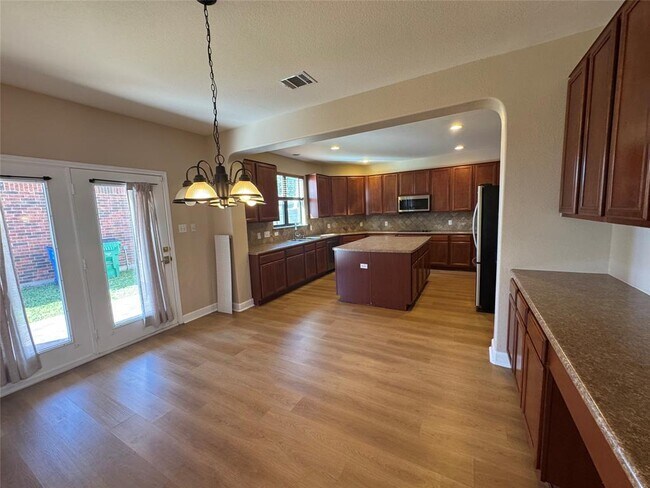 Building Photo - 500 Springbrook Rd