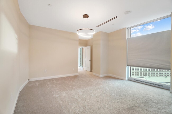 Building Photo - 1 Roebling Wy