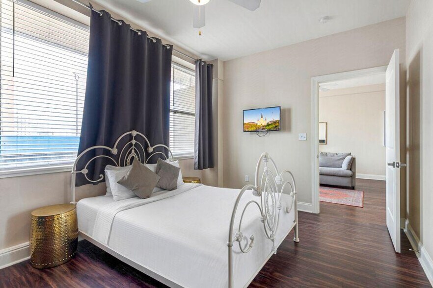 Building Photo - 925 Common St