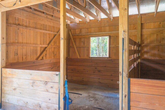 Building Photo - 760 Implement Rd
