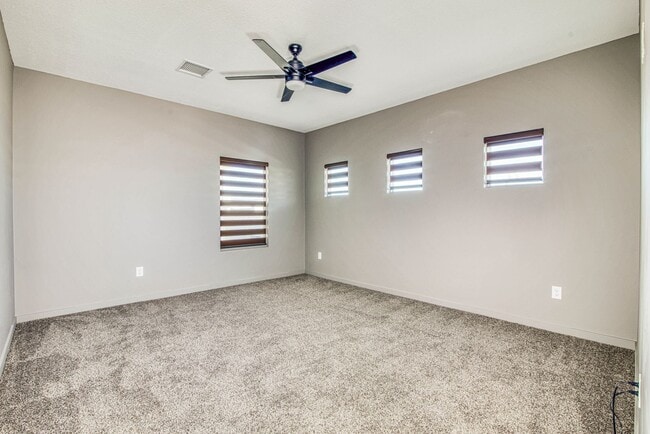 Building Photo - Beautiful East side House 4 bed-2.5 baths, part of The Overlook Casa Club that includes Swimming ...