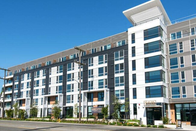 Building Photo - 2222 15th Ave W