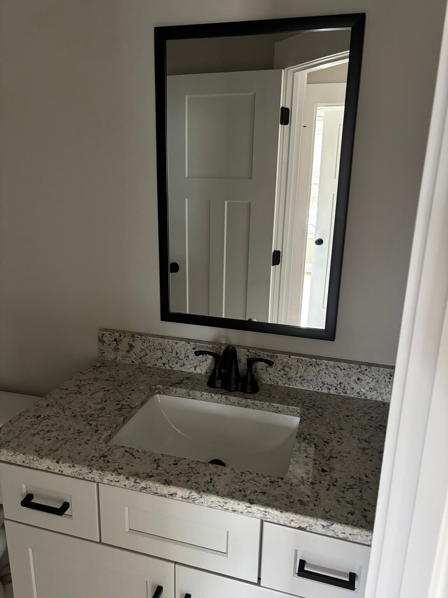 Building Photo - 713 Crossland Ave