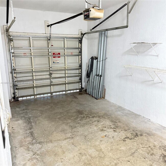 Building Photo - 6482 Catalina Ln