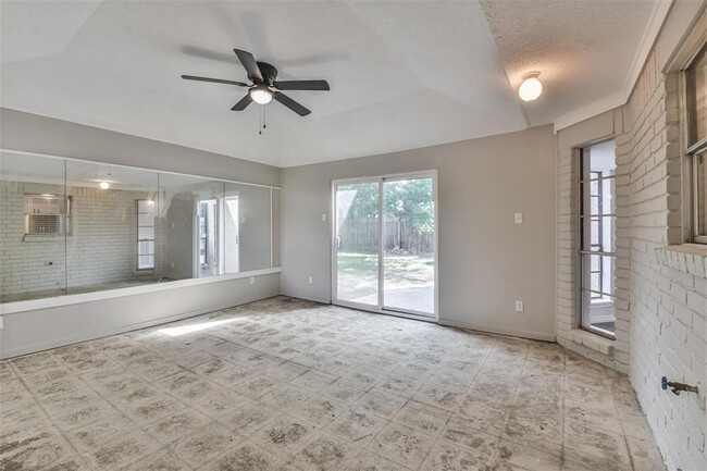 Building Photo - 7003 Huntbrook Dr