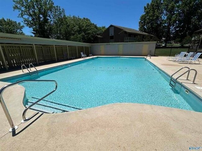 Building Photo - 4947-4947 7 Pine Cir