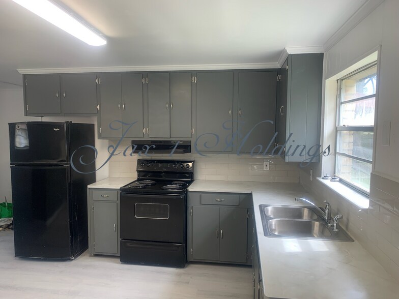 Building Photo - 5638 Atlee Ave