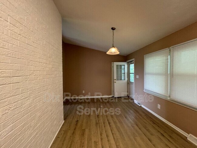 Building Photo - 4984 OH-122