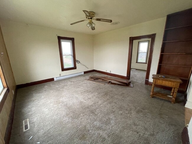 Building Photo - Exit 350 Acreage between Sioux Falls and Mitchell- 4 bedroom house