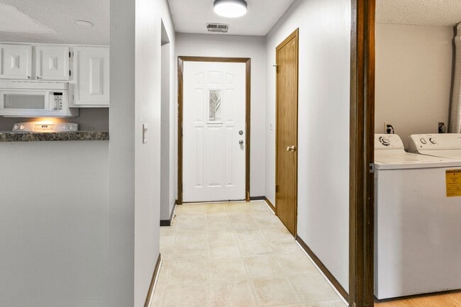 Building Photo - 9002 David Cir