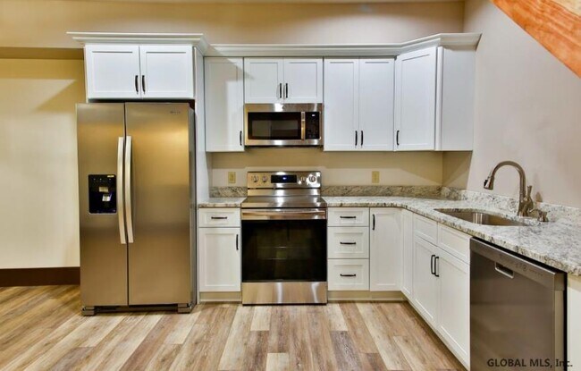 Building Photo - 34 William St