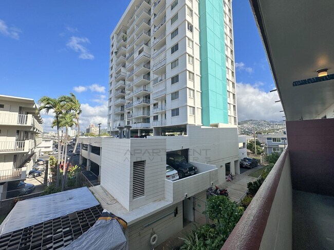 Building Photo - 716 Lukepane Ave