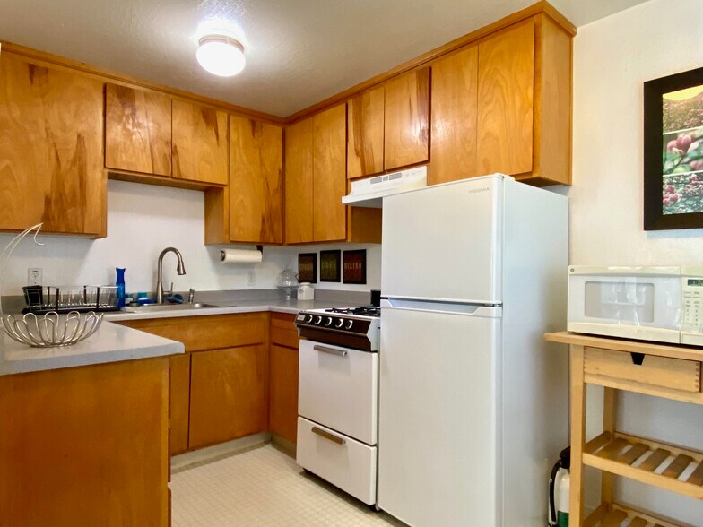 Building Photo - 251 El Carmelo Ave