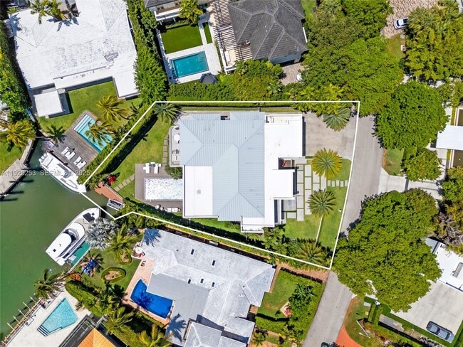 Building Photo - 420 Island Dr