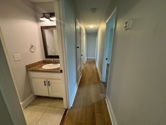 Building Photo - Gulf Breeze - Pineglade - 4 bedroom, 3 bat...