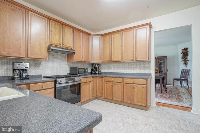 Building Photo - 142 White Cedar Dr