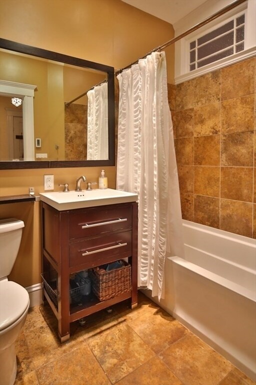 Building Photo - 38 Maple Ave