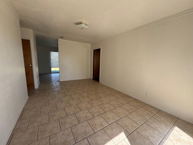 Building Photo - 3107 Merrill Ave