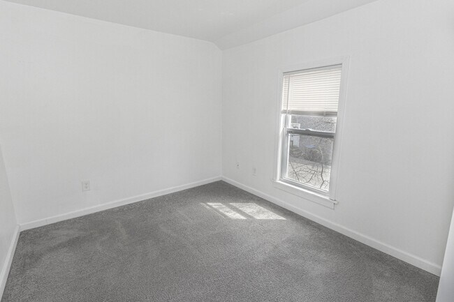 Building Photo - 125 Bell St