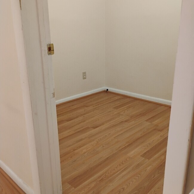 Building Photo - 452A Hudson Avenue - 2
