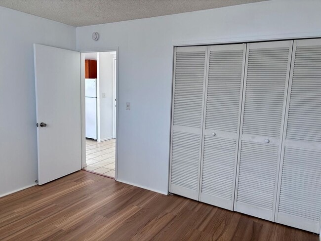 Building Photo - Available Now : 1 bedroom, 1 bath with 1 assigned parking stall in Summer Villa