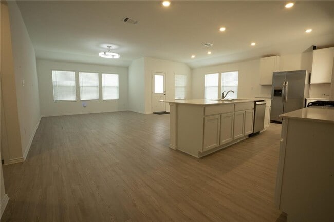 Building Photo - 105 Carmello