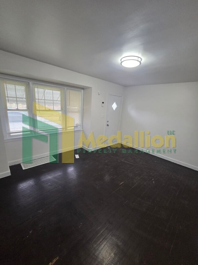 Building Photo - Updated 3-Bedroom Home with Spacious Layout and Backyard