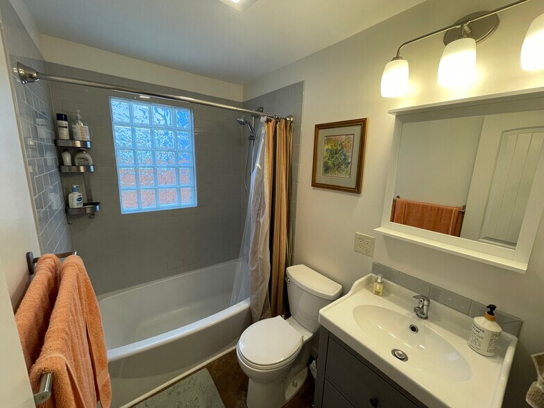 Building Photo - 1240 Cannon St