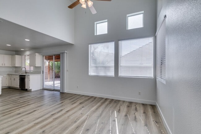 Building Photo - NORTH SHORES REFRESHED 2 STORY HOME WITH FIREPLACE AND LARGE BACKYARD