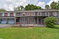 Building Photo - Large Home on Jacksonville Rd with Laundry!
