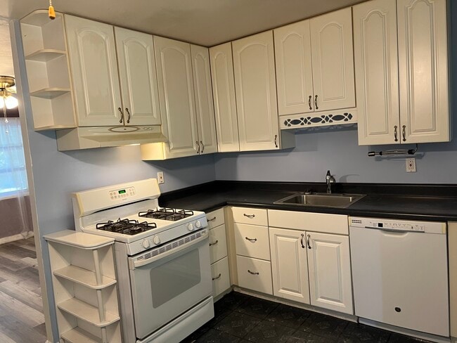 Building Photo - 1159 Halloran St