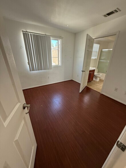 Building Photo - 9635 Woodman Ave