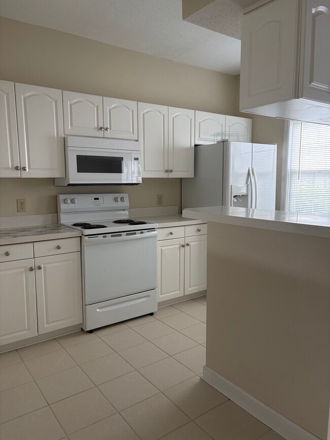 Building Photo - 200 Willow Green Dr