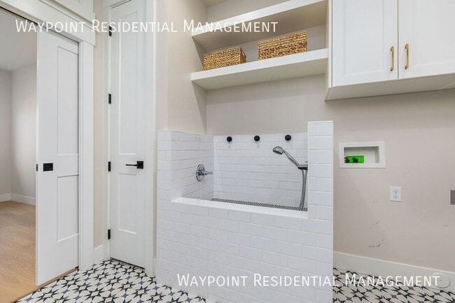 Building Photo - 3570 E Interstellar Ct