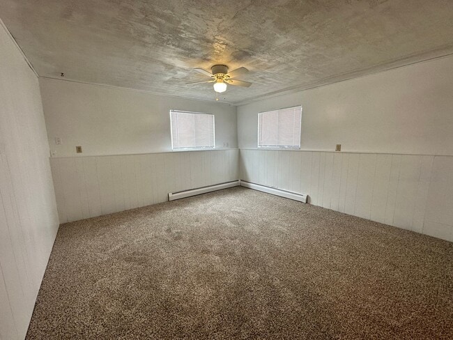 Building Photo - MOVE IN SPECIAL! Cozy 5 bedroom 2 bath Home - Erie